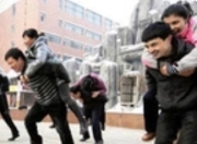 芬兰“背老婆世界锦标赛”：当爱情遇上荒诞竞技