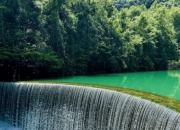 山地公园贵州：岩壁上的奇观